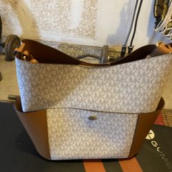 Michael Kors Purse/ Handbag