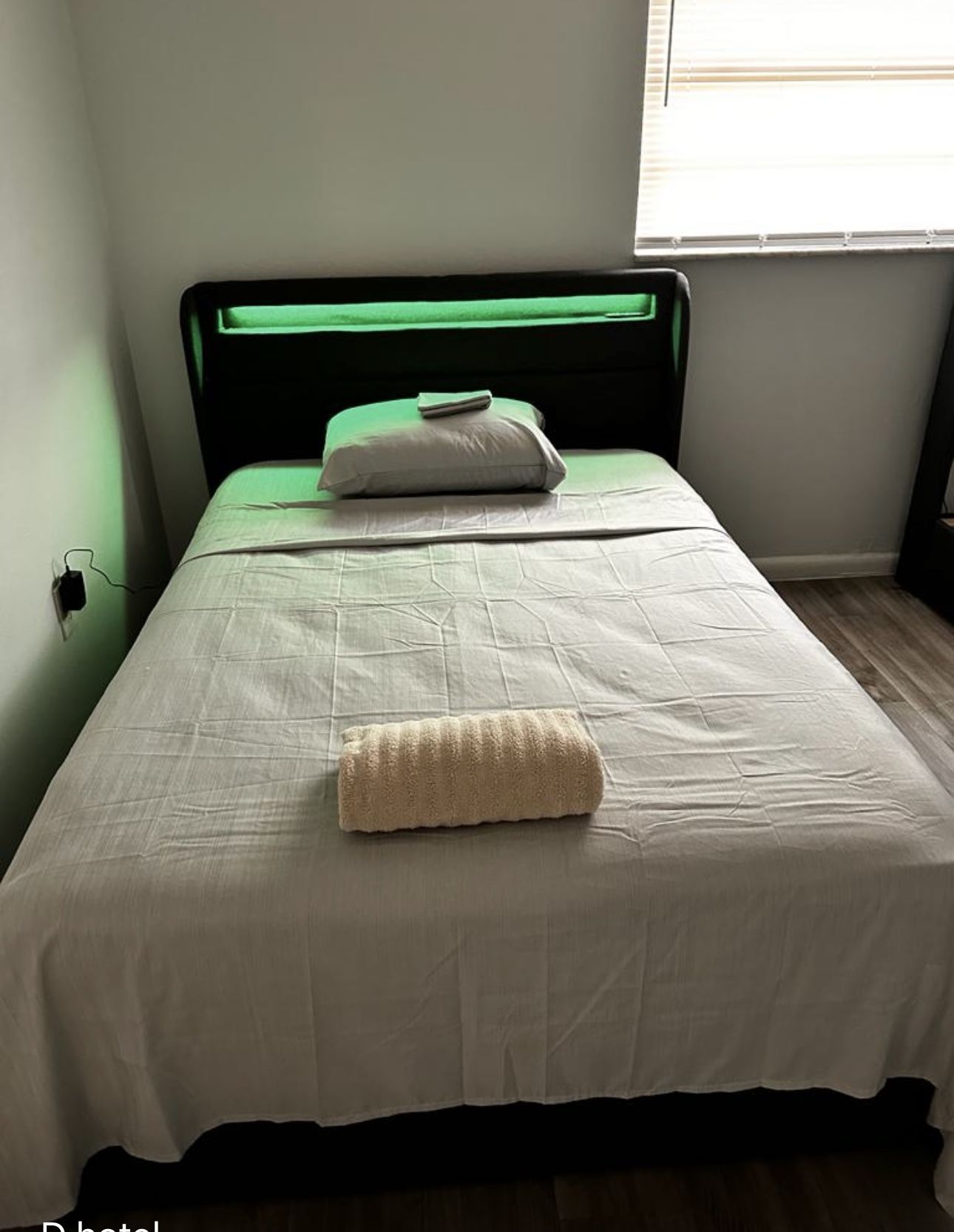 Cama Y Colchón—Bed and Mattress