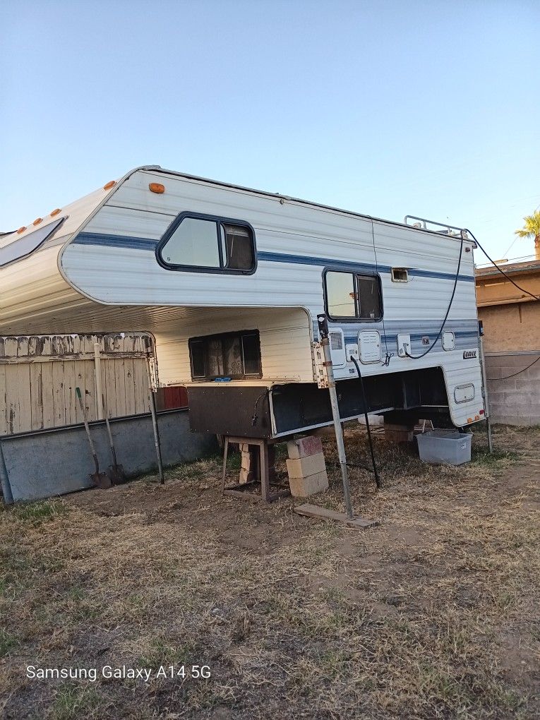 1989  Lance Camper 