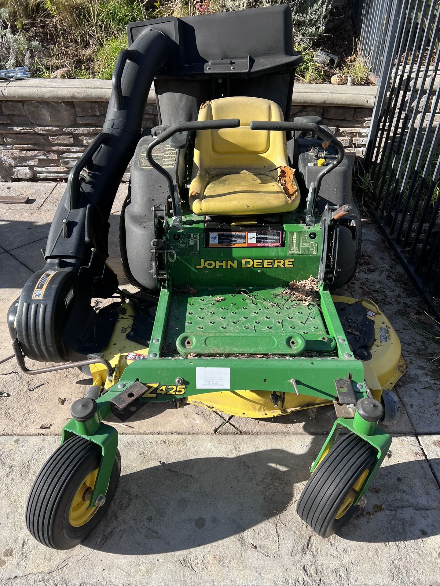 John Deere Z425 Riding Lawn Mower Salvage For Parts