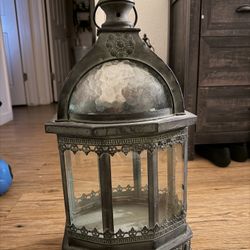 Two Lanterns 