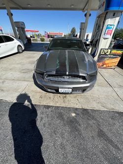 2013 ford mustang base model
