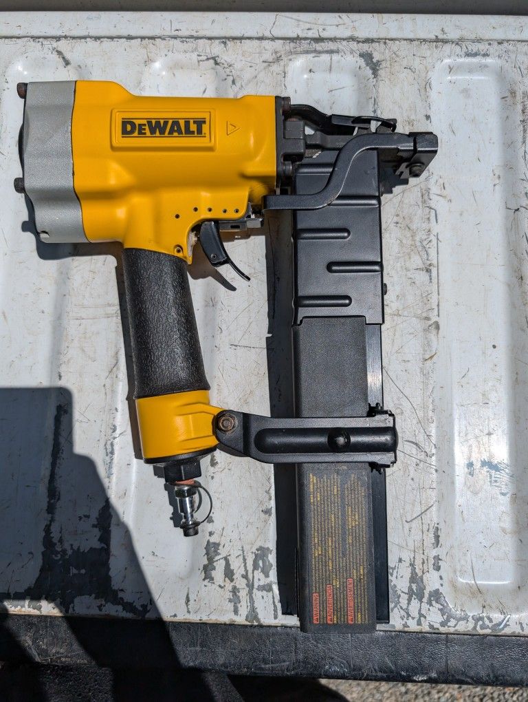 DeWalt Wide Crown Lathing Stapler 1 in; 16 gauge