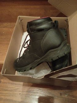 Steel toe boots  women's size 6-1/2 US  New