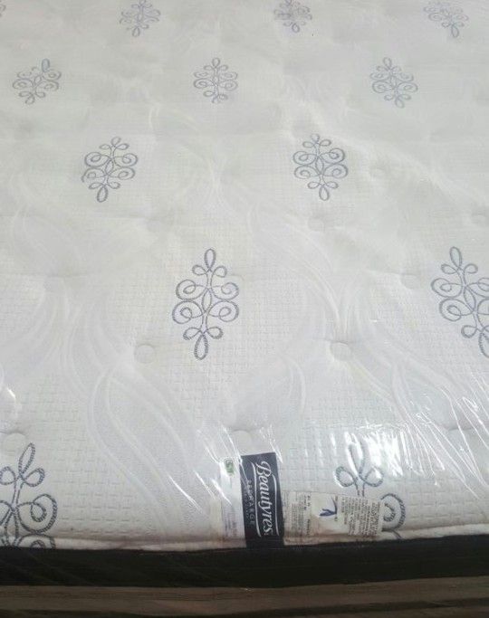 Like New King Size Beautyrest Recharge Luxury Mattress