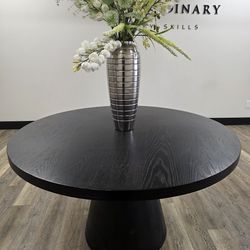 Round Dinning table