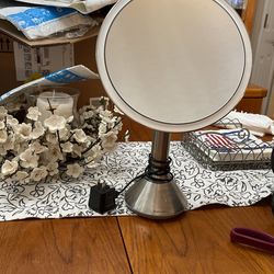 Simple human Mirror 5 X Lights Up With Charger