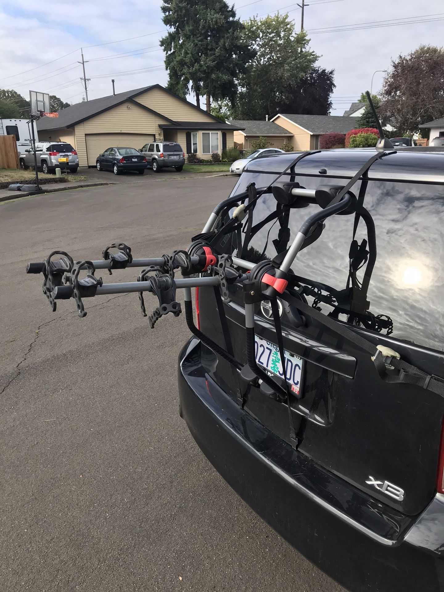 Yakima Trunk Mount Bike Rack - Holds 3 Bikes - Great Condition