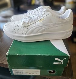 WHITE PUMA SNEAKERS