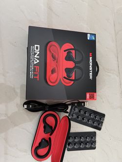 Monster DNA FIT Headphones. New Condition 🪩