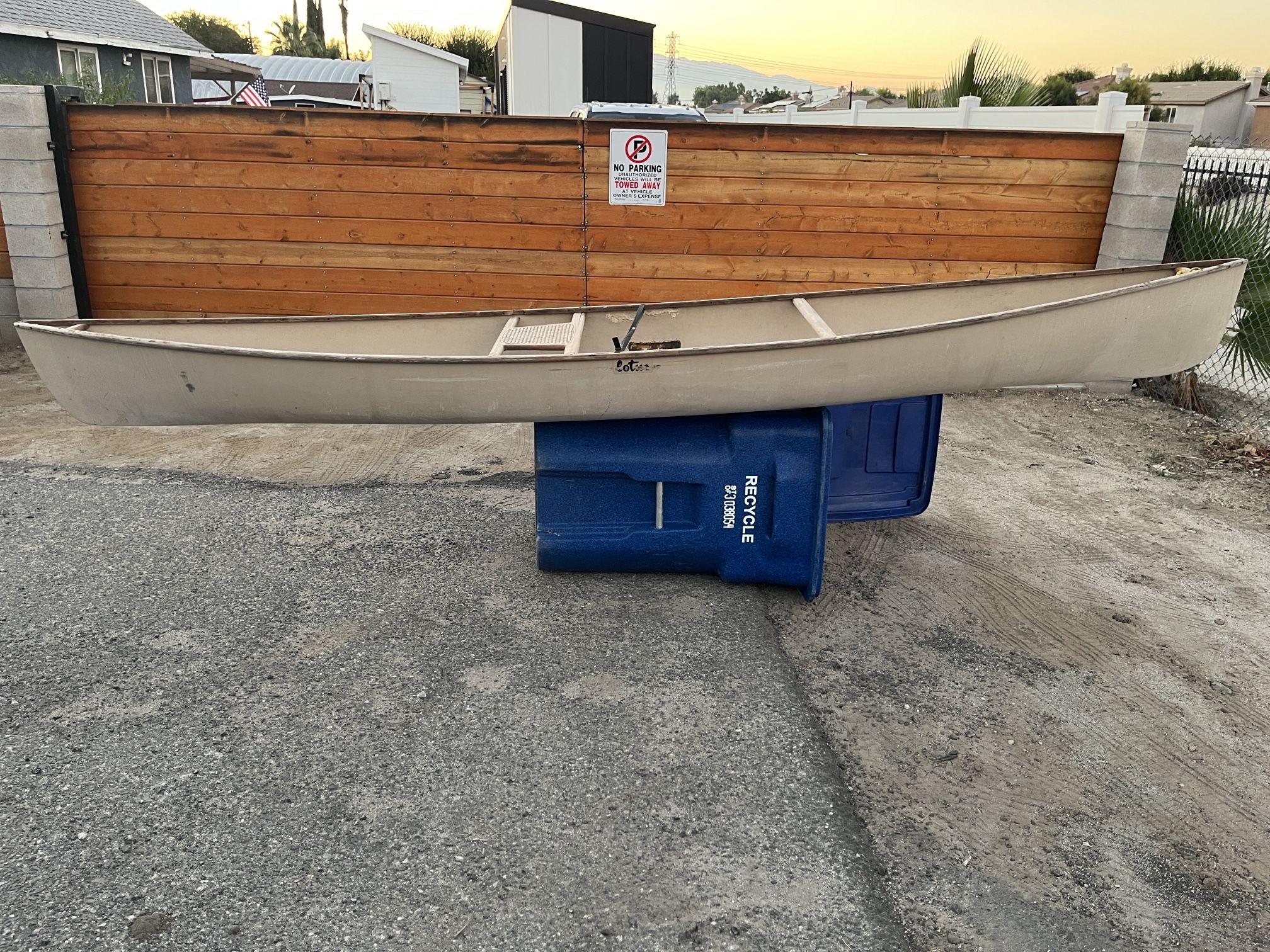 Free Canoe, Fiberglass Solo with Paddle