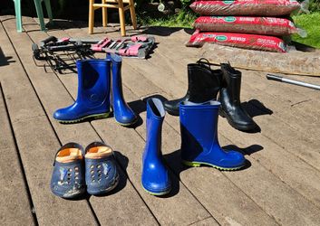 Rain boots (first row size 1, second row size3) and slippers (size 3). $16.