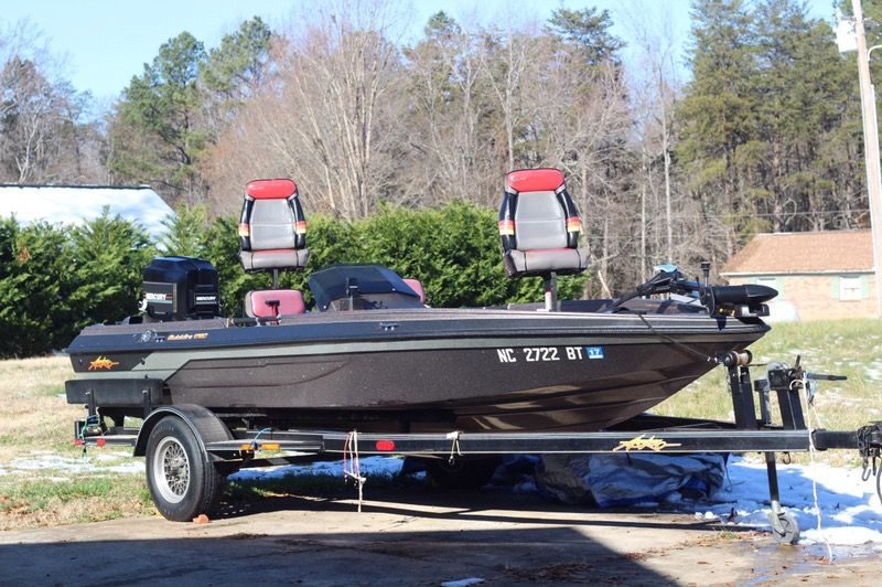 1989 Astro Bass Boat