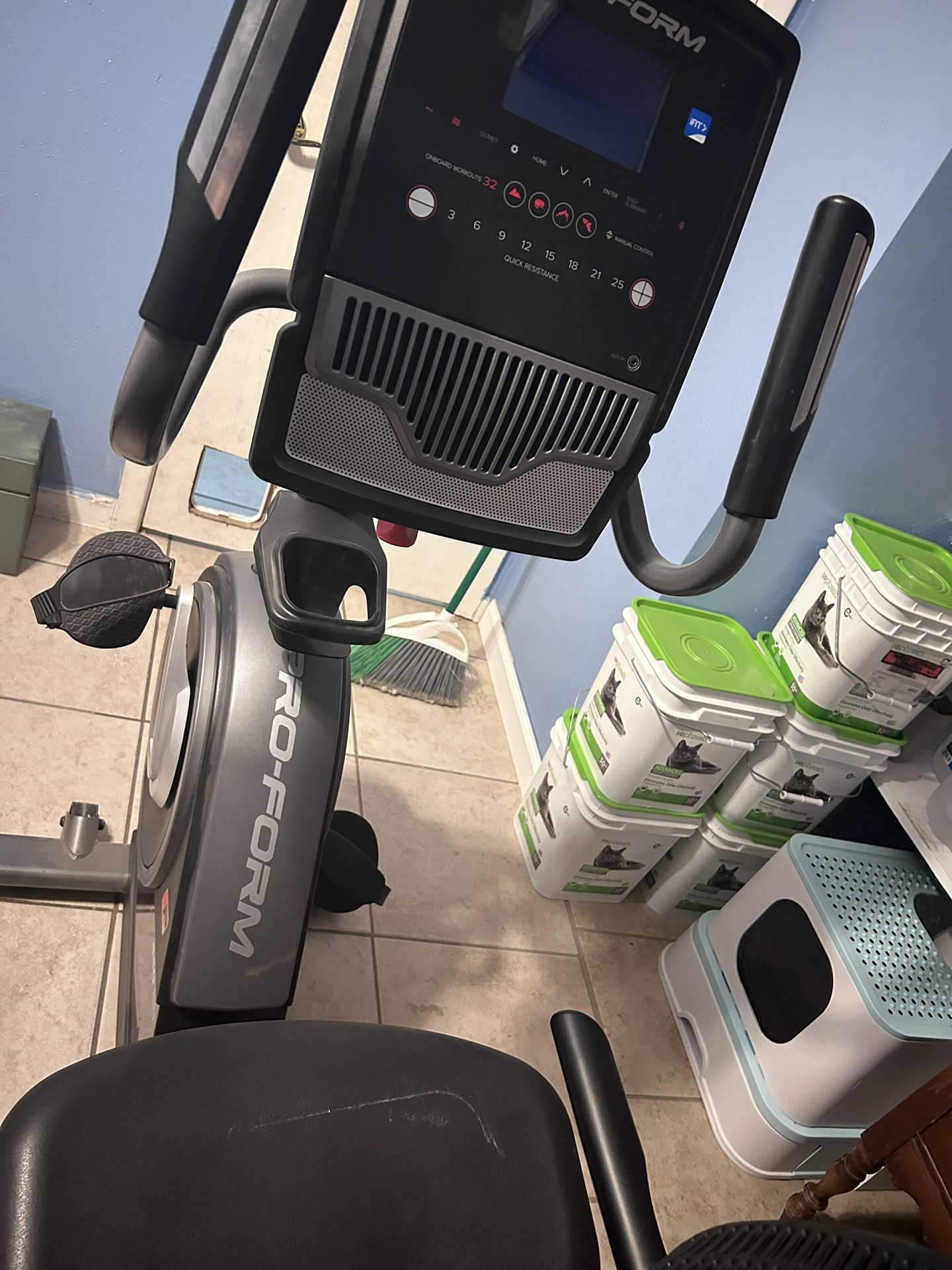 ProForm 440 ES Recumbent Exercise Bike for Sale in San Antonio, TX