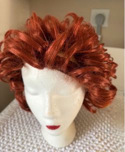 Curly synthetic wig