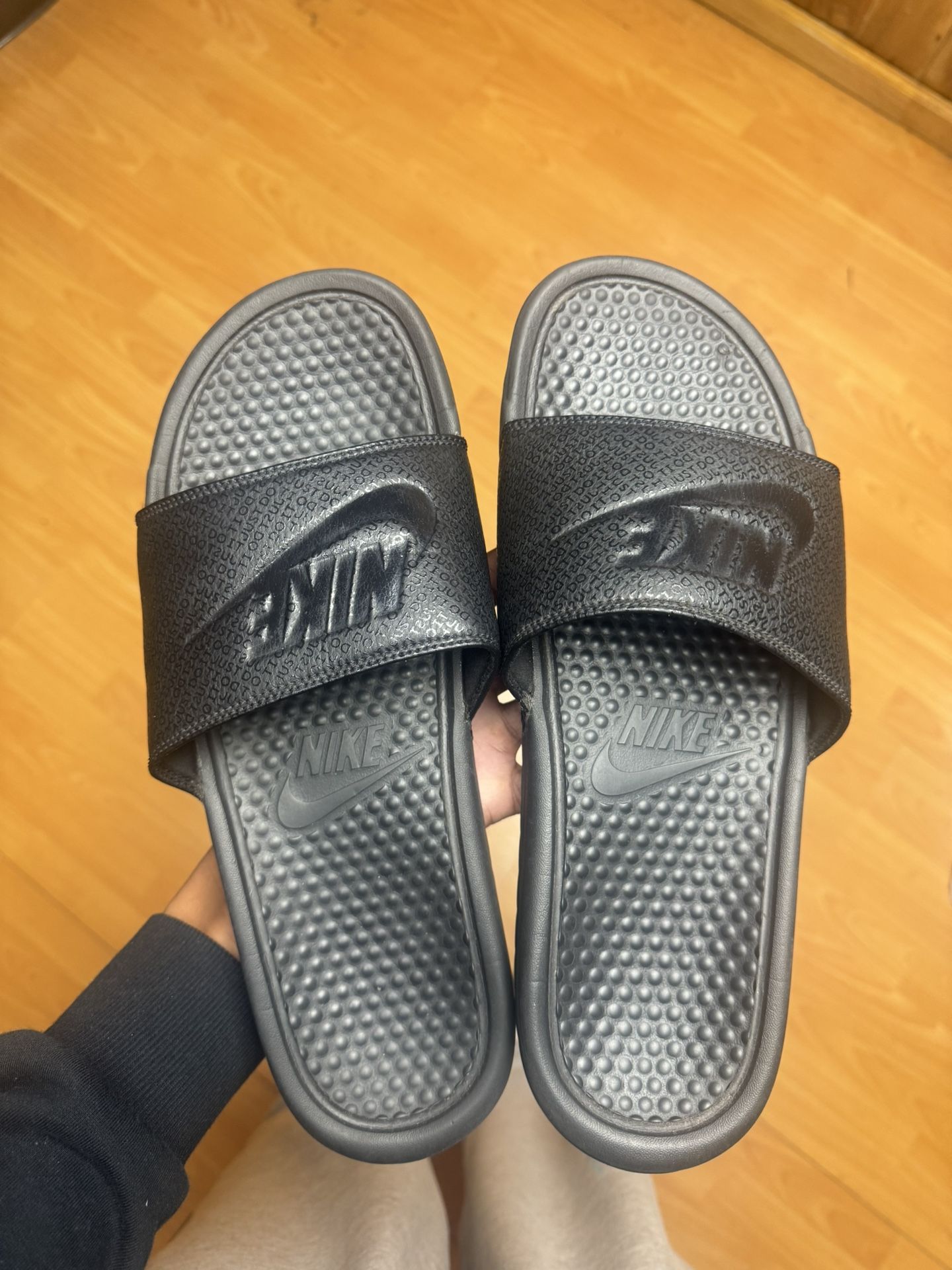 MEN NIKE SLIDES 
