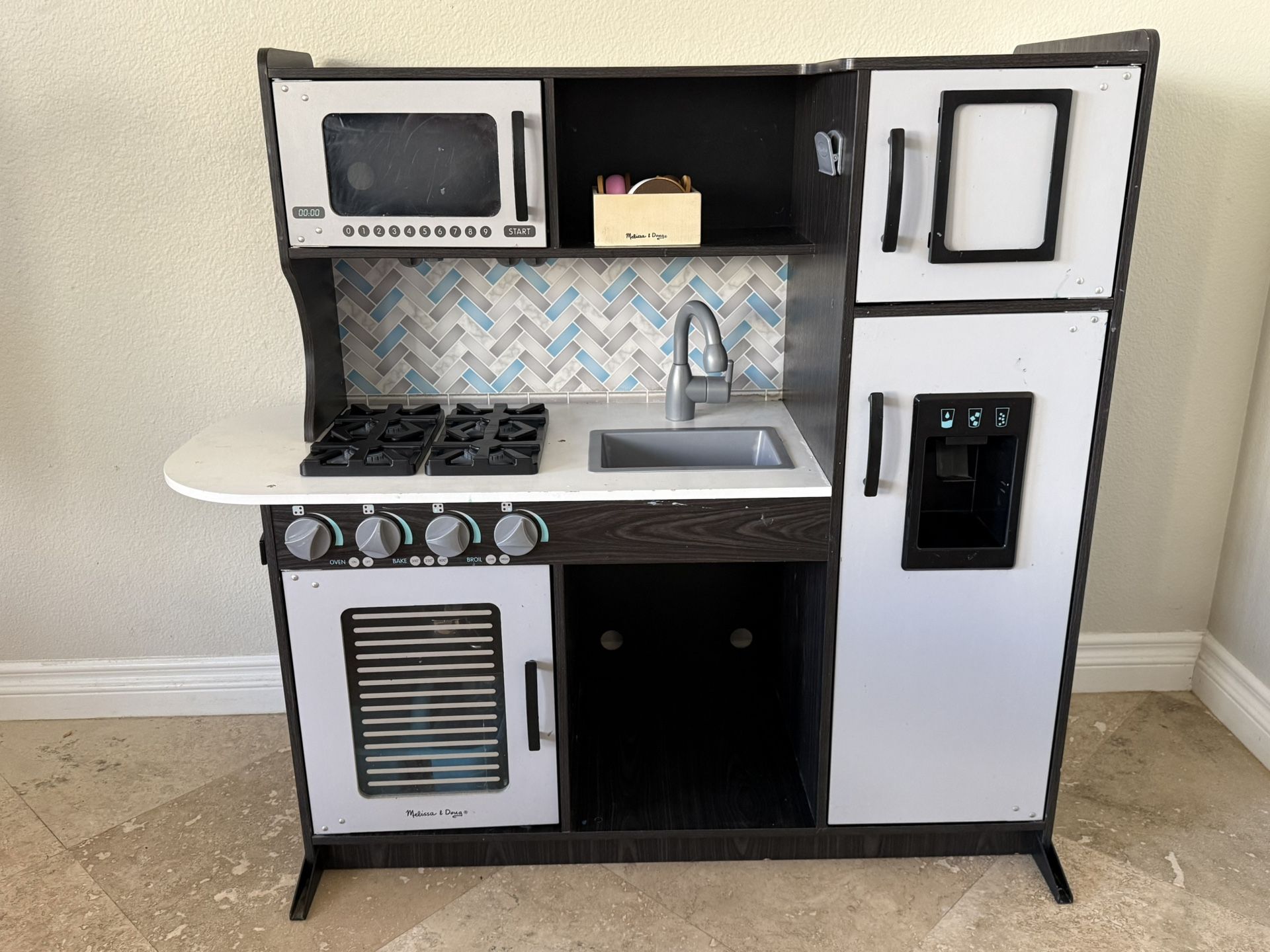 Melissa & Doug Play Kitchen Set