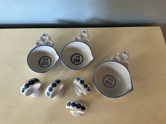 Vintage Phaltzgraff Yorktowne Napkin Rings and Measuring Cups