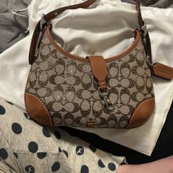 Hamptons Hobo Coach