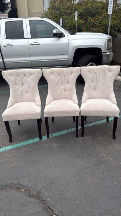 CHAIRS. MOVING NEED GONE ASAP