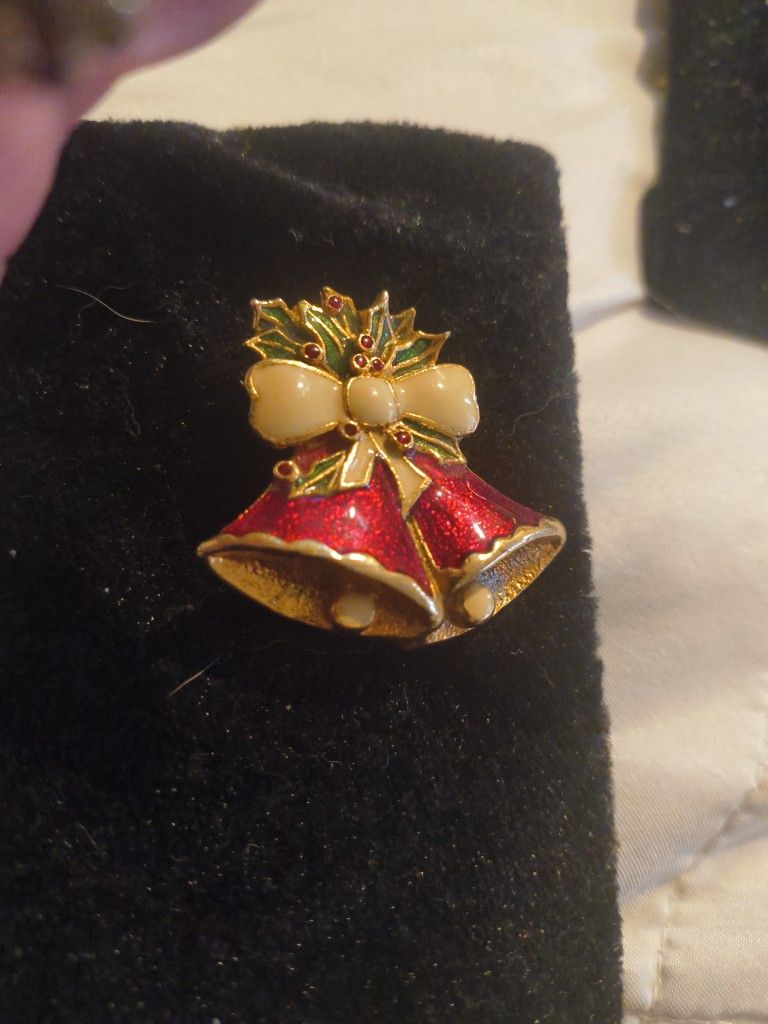 ENAMELED CHRISTMAS BROOCH