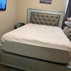 Queen Bed & Dresser W/ Mirror
