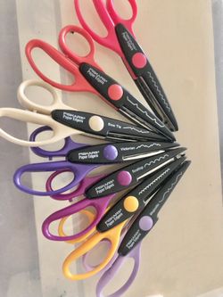 “FISKARS” DECORATIVE Paper Edgers / Scissors ✂️ Total of 7 With Different cutting styles. All Cutting Samples Not Shown on Photos 🙂😊