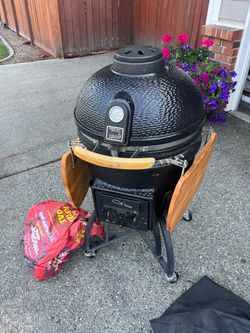 Vision ceramic charcoal grill