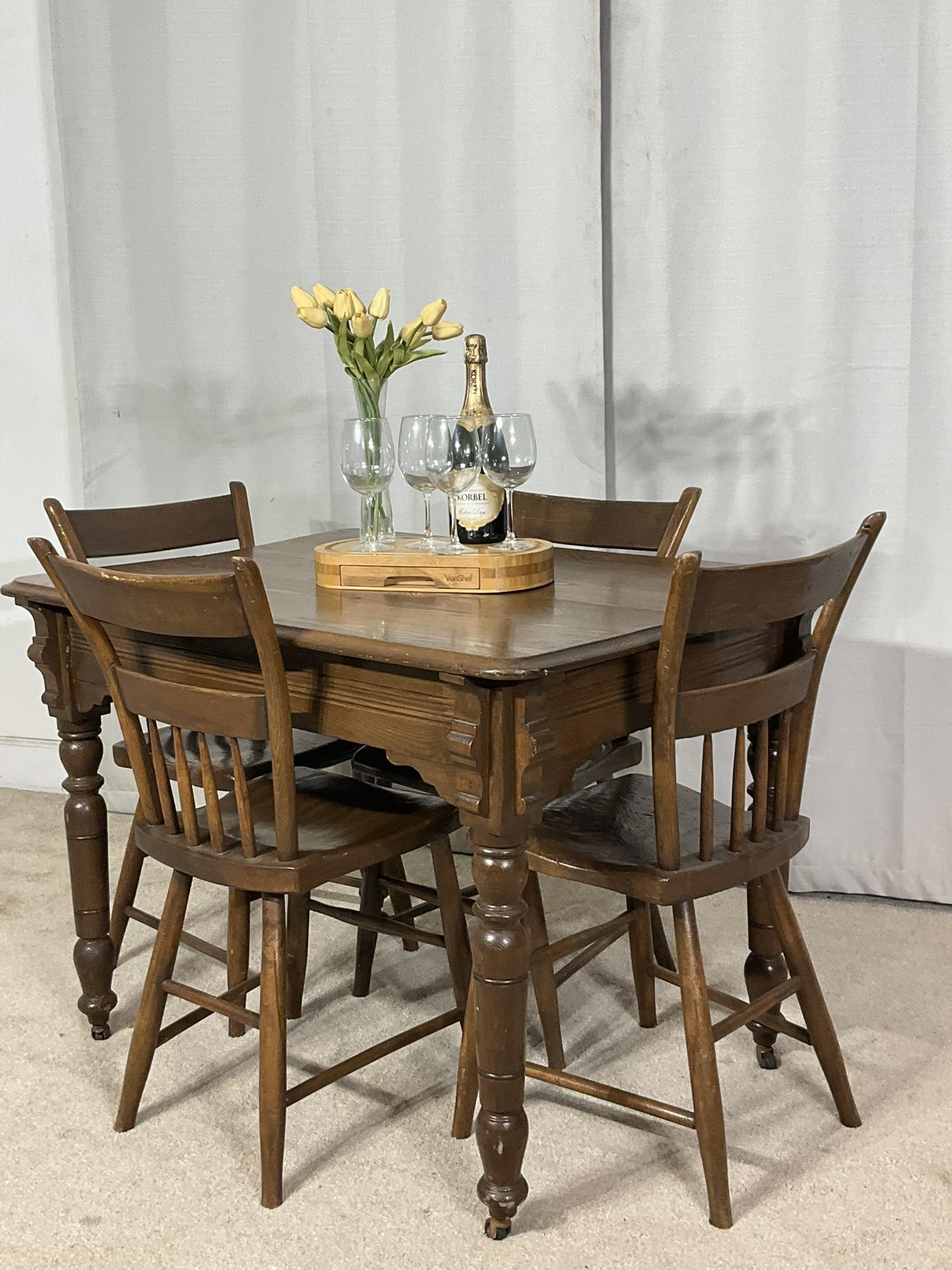 Super Cute Compact Kitchen Table & 4 Chairs PERFECT FOR STUDIO OR LOFT / Comedor Compacto Mesa De Madera Solida y 4 Sillas
