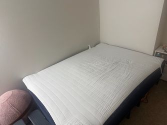 Queen Mattress & Reclining Adjustable Base – Clean & Well Maintained