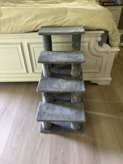 Dog Stairs / Pet Steps – Great Condition, Sturdy & Neutral Color