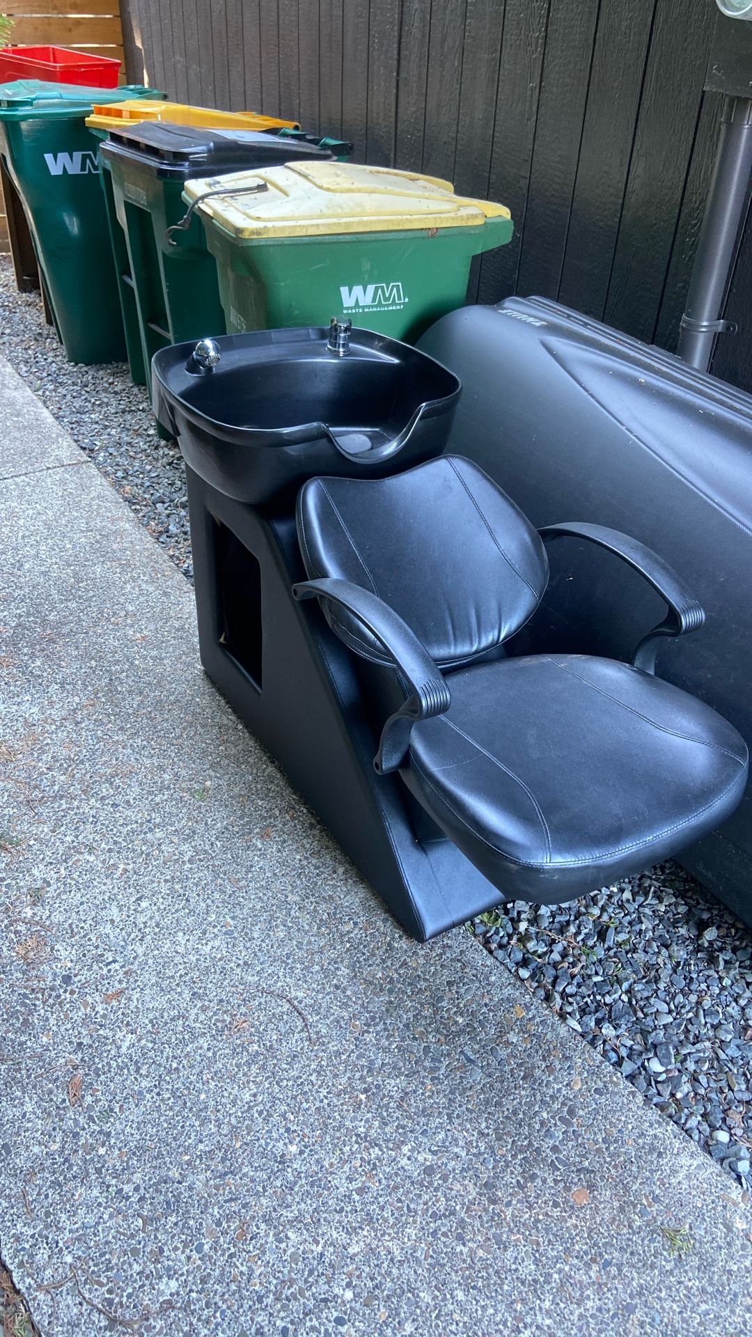 Salon Shampoo Chair And Sink