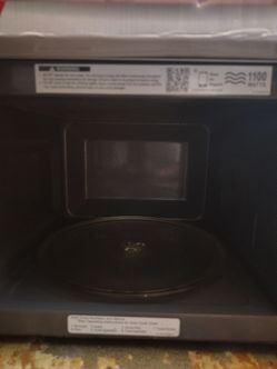 Frigidaire Microwave 1.1 cu. ft. (plus size)