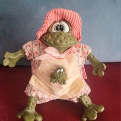 Vintage Russ Berrie Country Folks Frogs Freida Mom and Baby Frog Kathleen Kelly
