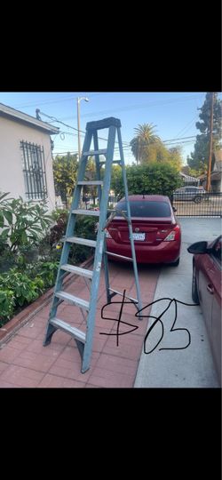 Excellent Condition 8ft and more sizes available Fiberglass ladders