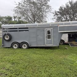 3 Horse Slant Gooseneck Trailer