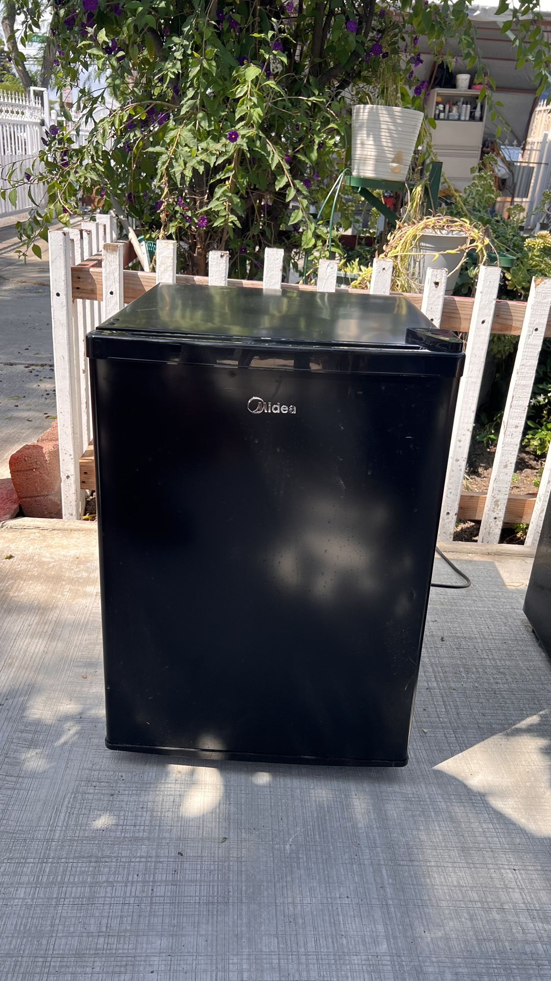 Midea Mini Fridge