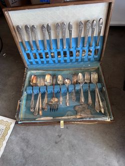 Vintage Wm. Rogers Original Rogers Silverplate Flatware Set with Wooden Chest