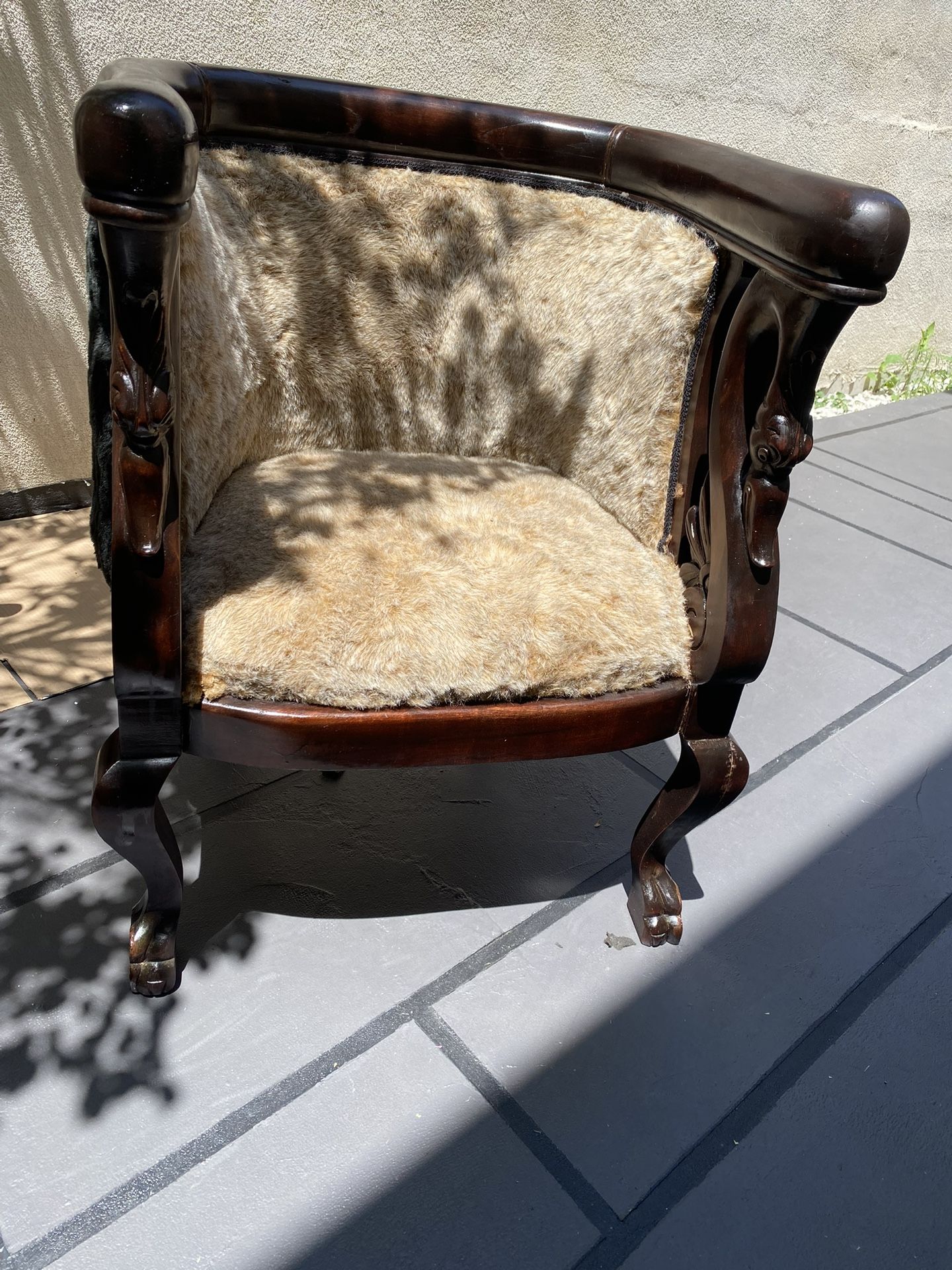 Antique Accent Chair With A Beautiful Carving 