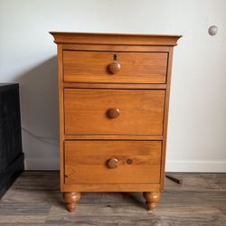 End Table / Nightstand 