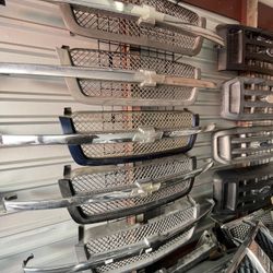 Chevy Silverado Avalanche Grille