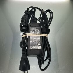 Dell 45w Ac Adapter (HA45NM140) - 19.5V/2.31A - Color: black