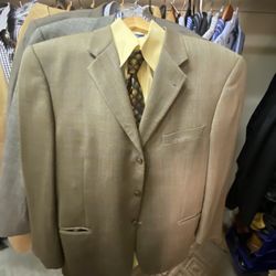 Very Nice Sport Jackets 🧥, Has A Shirt And Tie To Go With 
