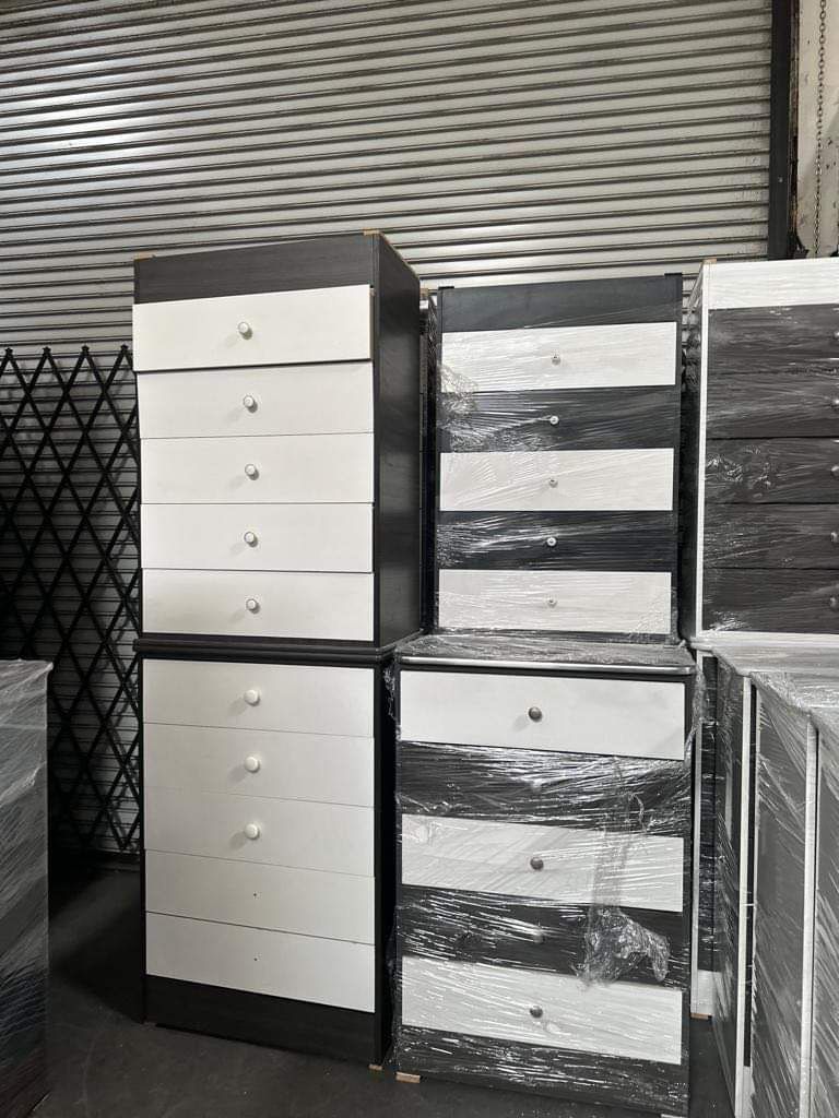 New 5 Drawer Dressers 