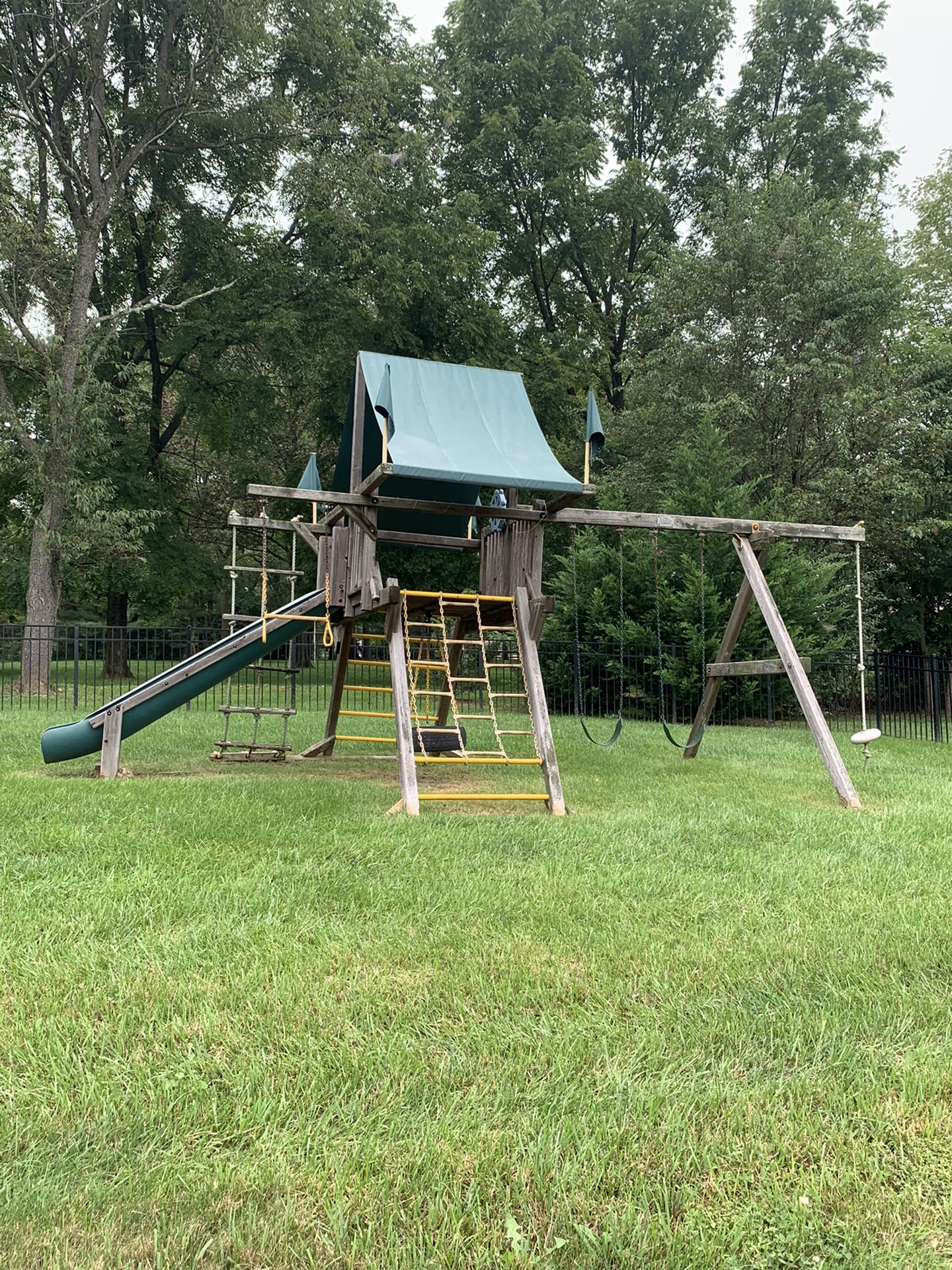 Rainbow Play Systems Castle Swing Set