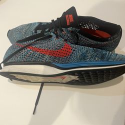 NIKE FLY KNIT RACER 2,0 SIZE 12