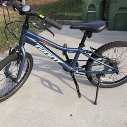 Like New Giant XCT 20” Kids Bike 7spd Mountain bike 