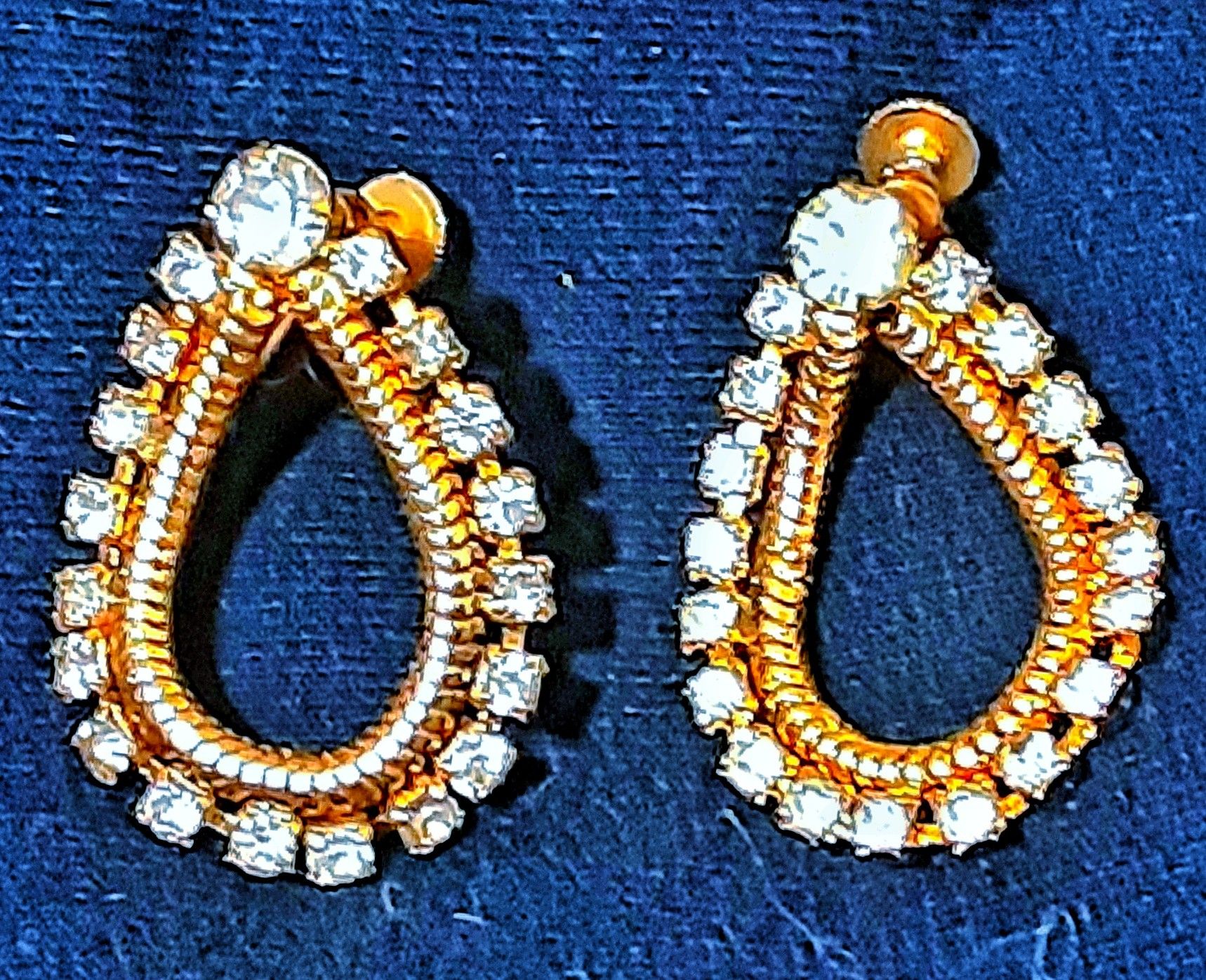Coro signed goldtone & rhinestone teardrop loop scew back earrings