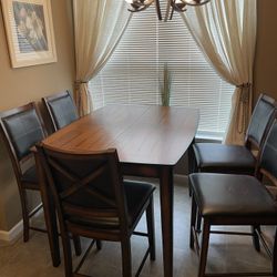 Kitchen Table And 6 Chairs 