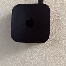 Apple TV 4k + Remote